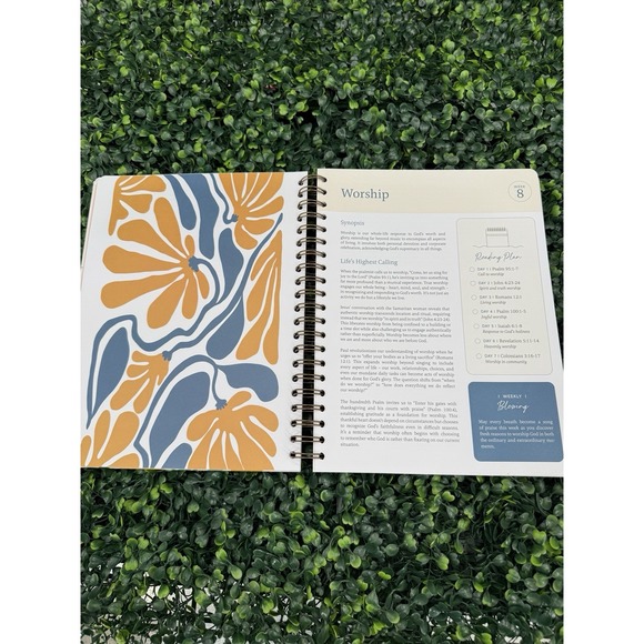 The Bible In A Year: A 52-Week Study Bible Guide Chirstian Faith Scripture - Picture 2 of 5